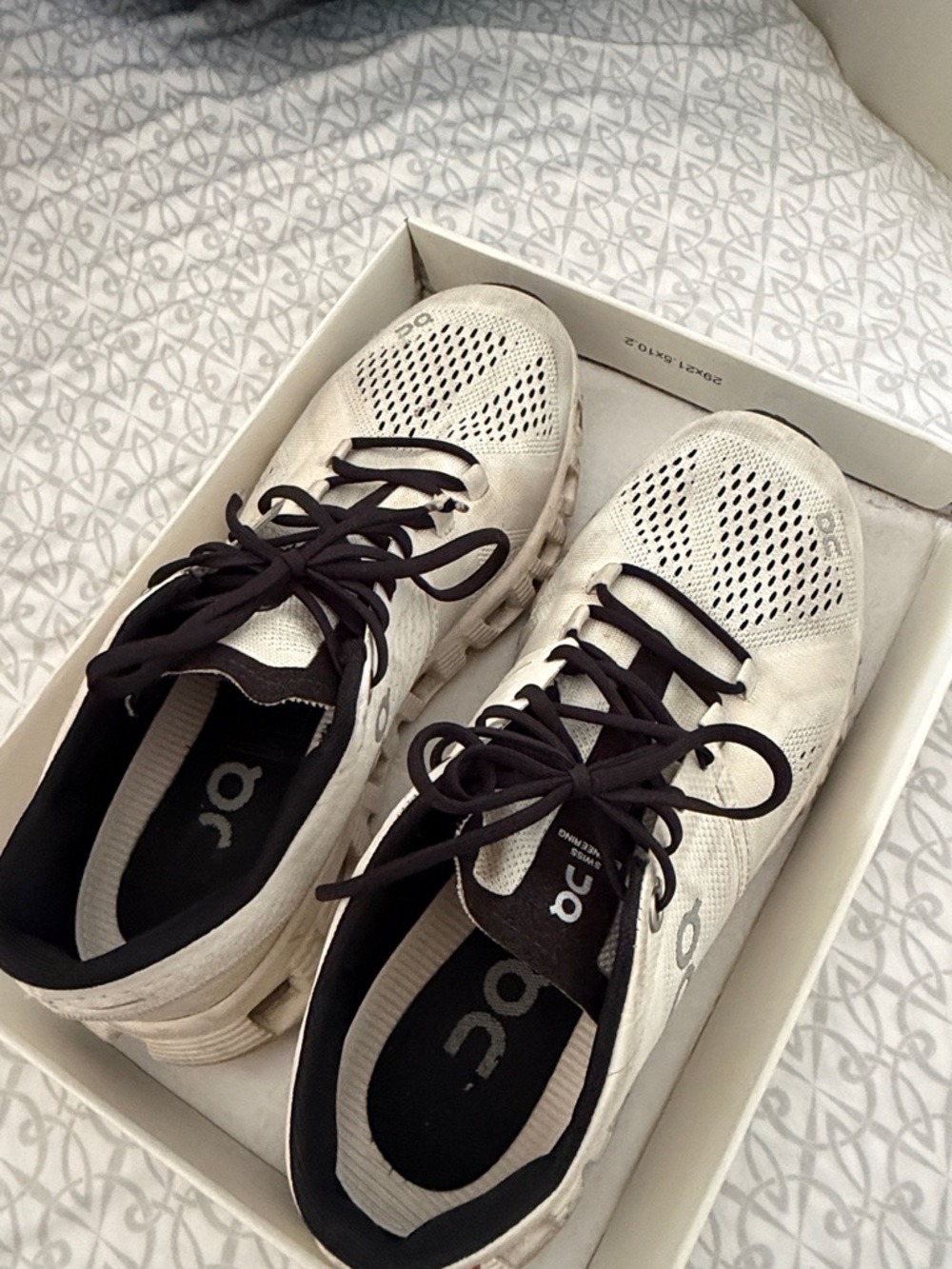 On Cloudwomen Lightweight Athletic Running Shoes - White/Black